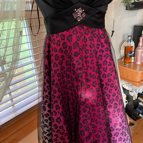Formal Dress - Picture 3 of 4